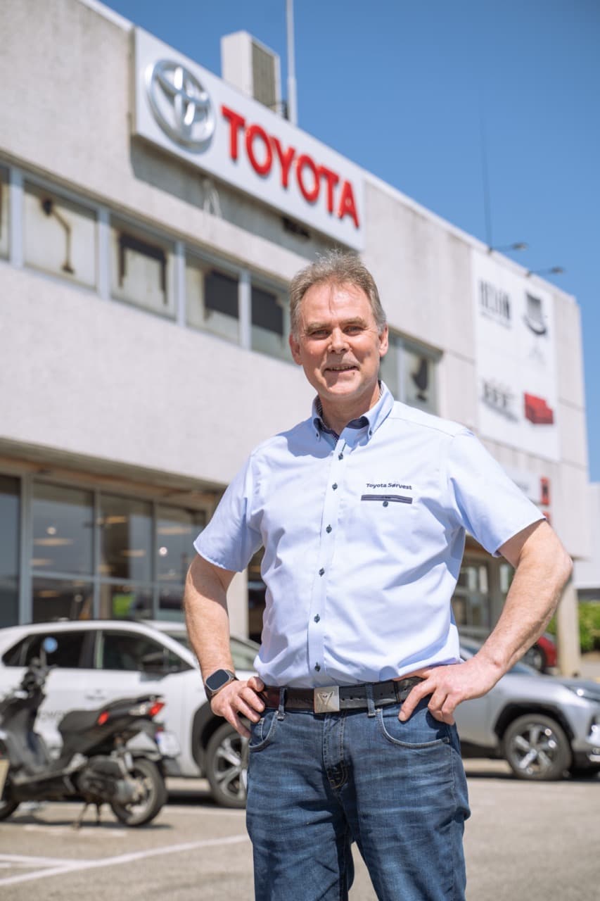 Utstillingslokalene hos Toyota Sørvest i Langflåtveien — energieffektivisert av RK Tekniske